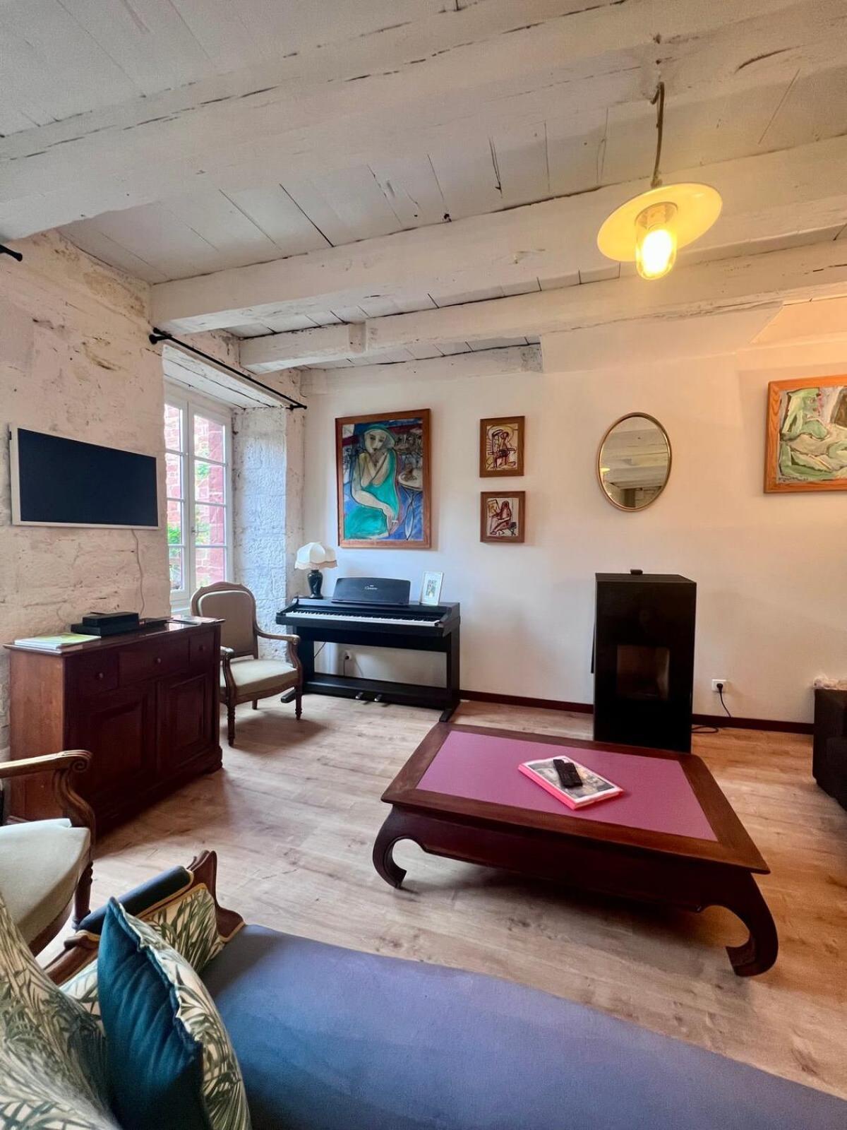 Grande Maison Pour 8 Personnes - Bourg De Holiday home *